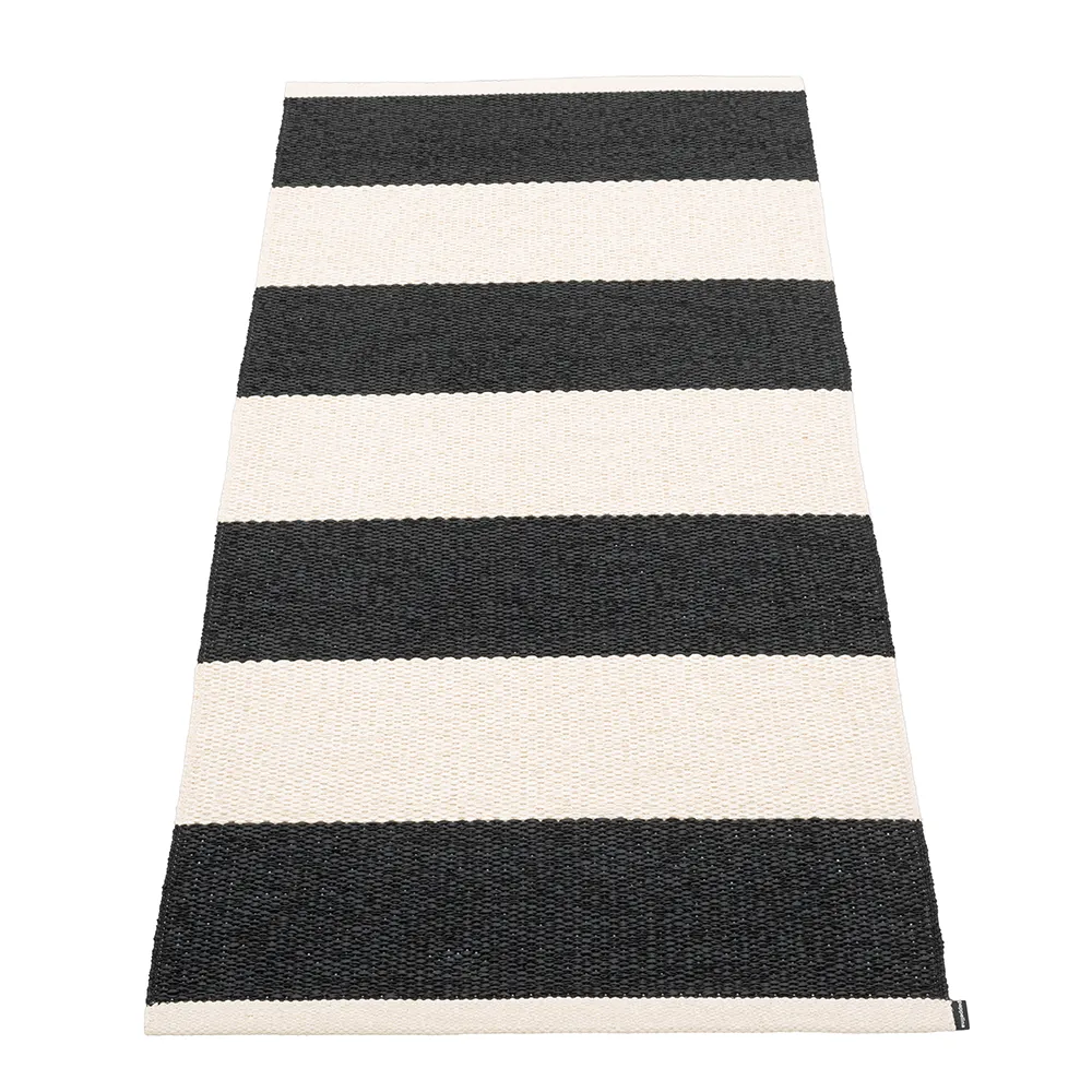 Pappelina, Bob taeppe Black/Vanilla 70 x 150 cm
