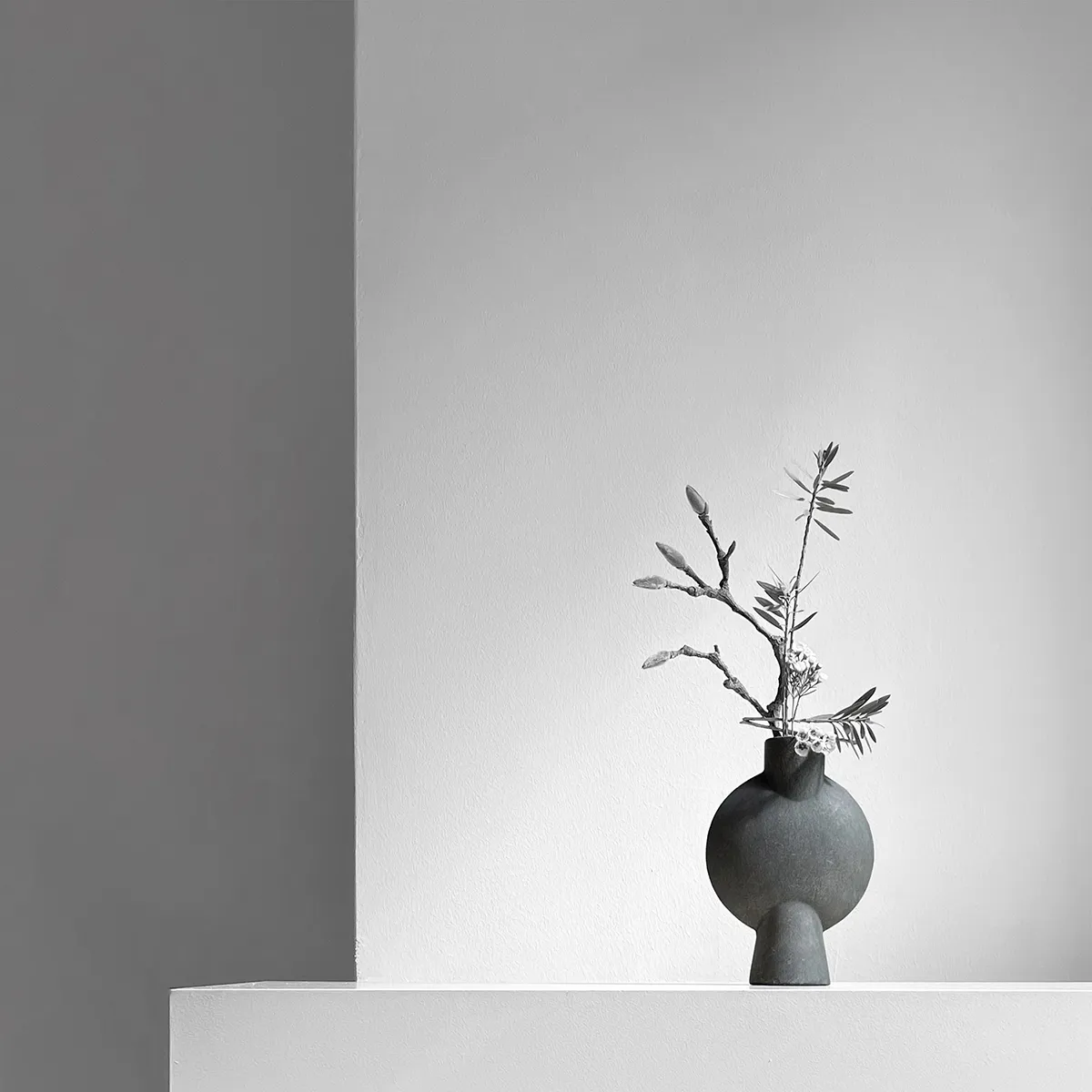 Håndmalet vase Sphere Bubl Mini Dark Grey H19 cm