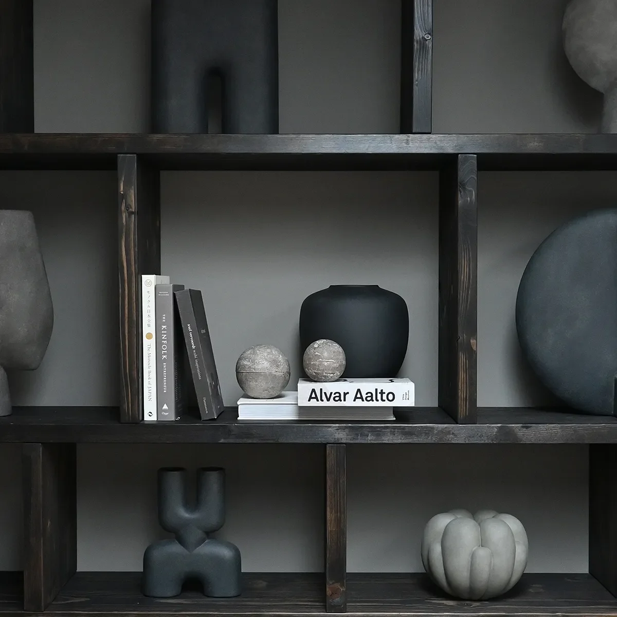 Håndlavet vase Bloom Petit Dark Grey H18 cm