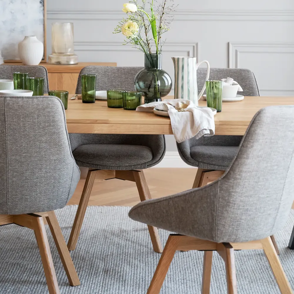 Alison stol mørkebeige stof/egeben