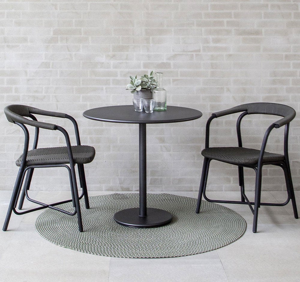 Noble lænestol i rattan sort