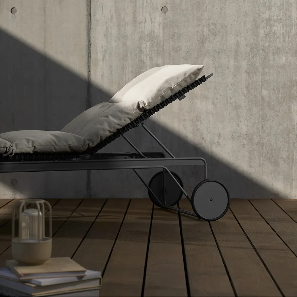 Click Adjustable chaise longue Beige. Frame: Grey