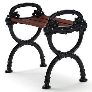 Byarum skammel ender: sort / træ: brunbejdset fyr