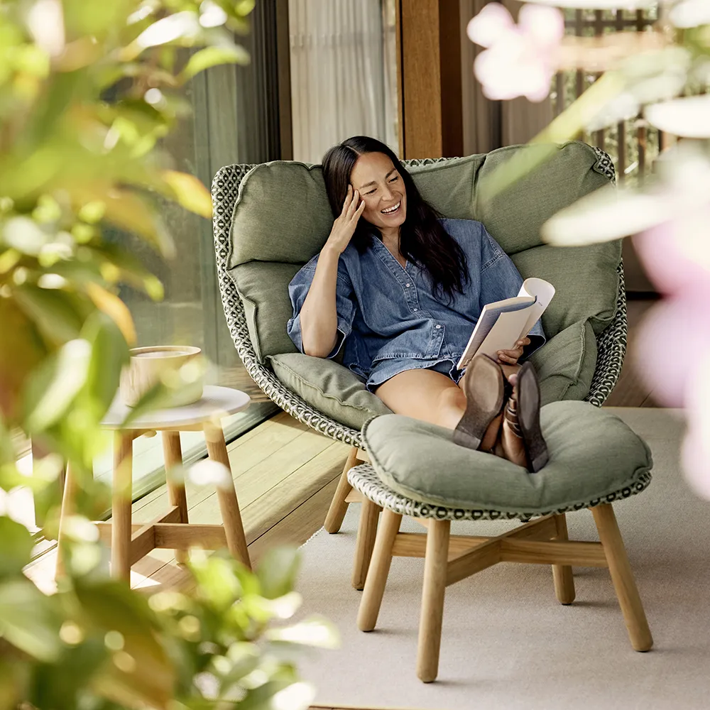 Mbrace wingchair teak AY5 teak 0205 alloro 0120