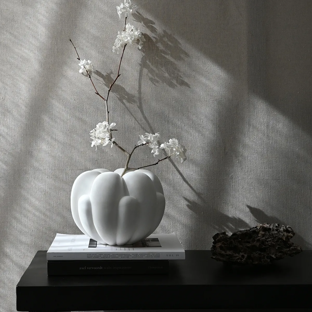 Håndlavet vase Bloom Petit Bone White H18 cm