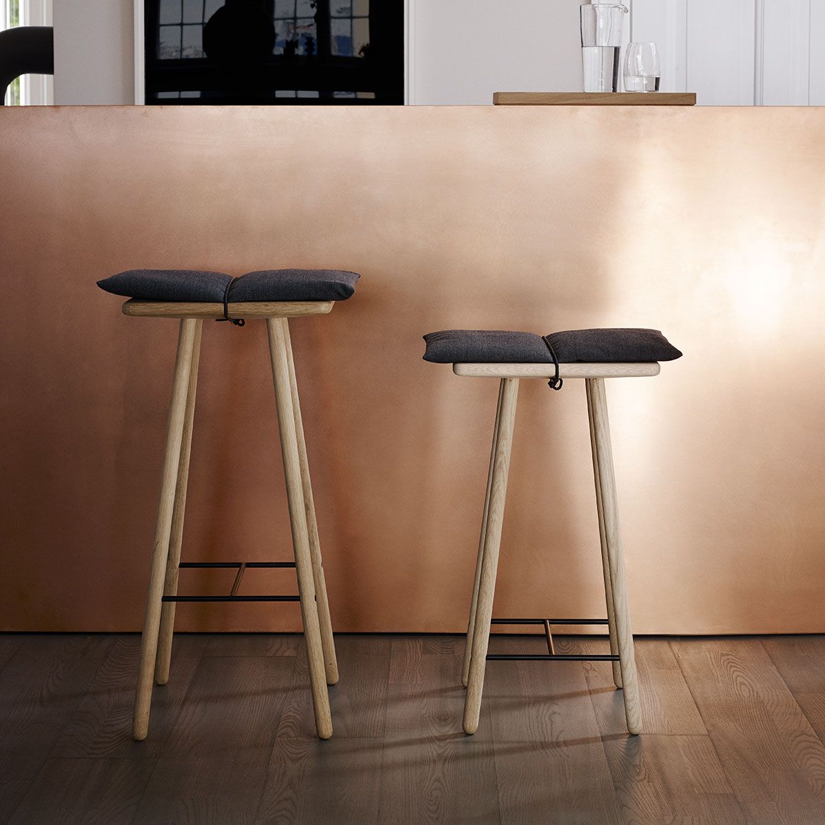 Georg barstol i sort eg