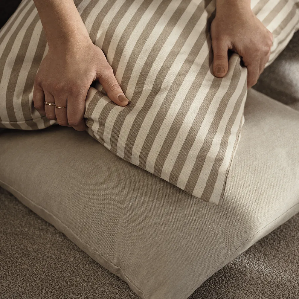 Strand Ornamental pude Sand/Off-white