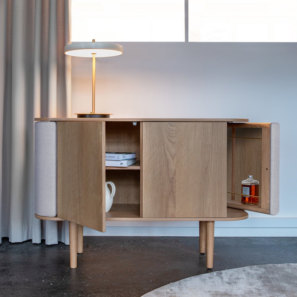 Treasures skab med 2 låger, egetræ/white sands