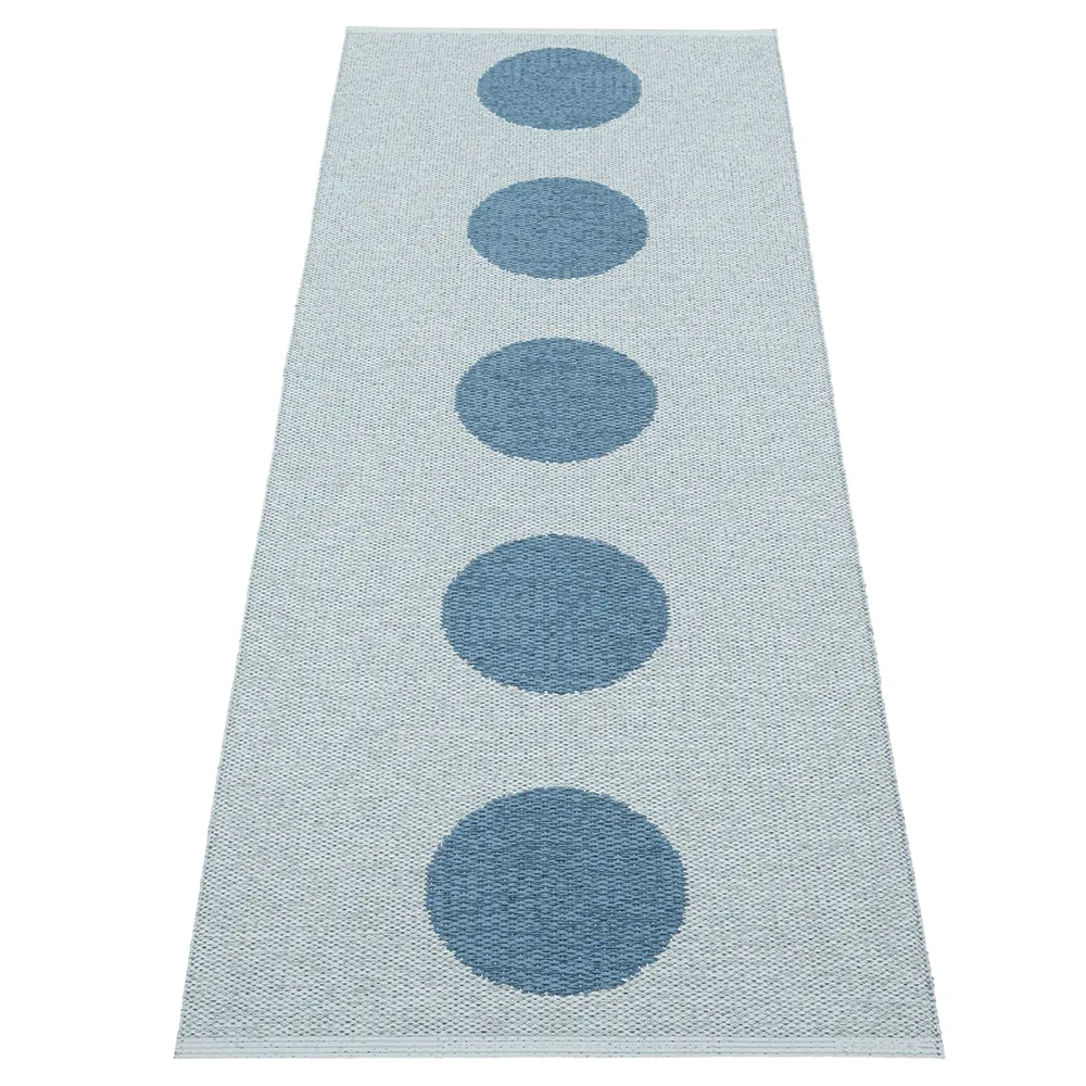 Vera Pop tæppe River Blue/Blue Fog 70 x 200cm