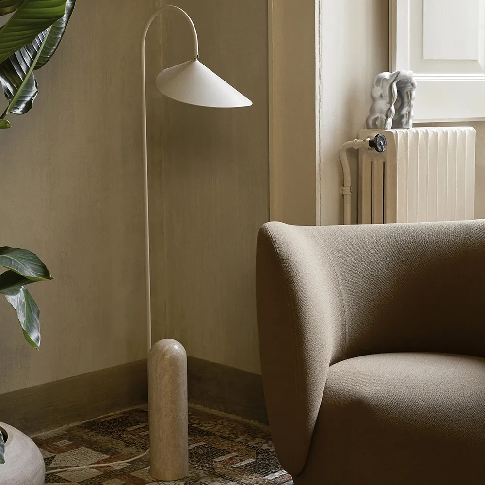 Justerbar Gulvlampe med Travertinfod Arum Cashmere