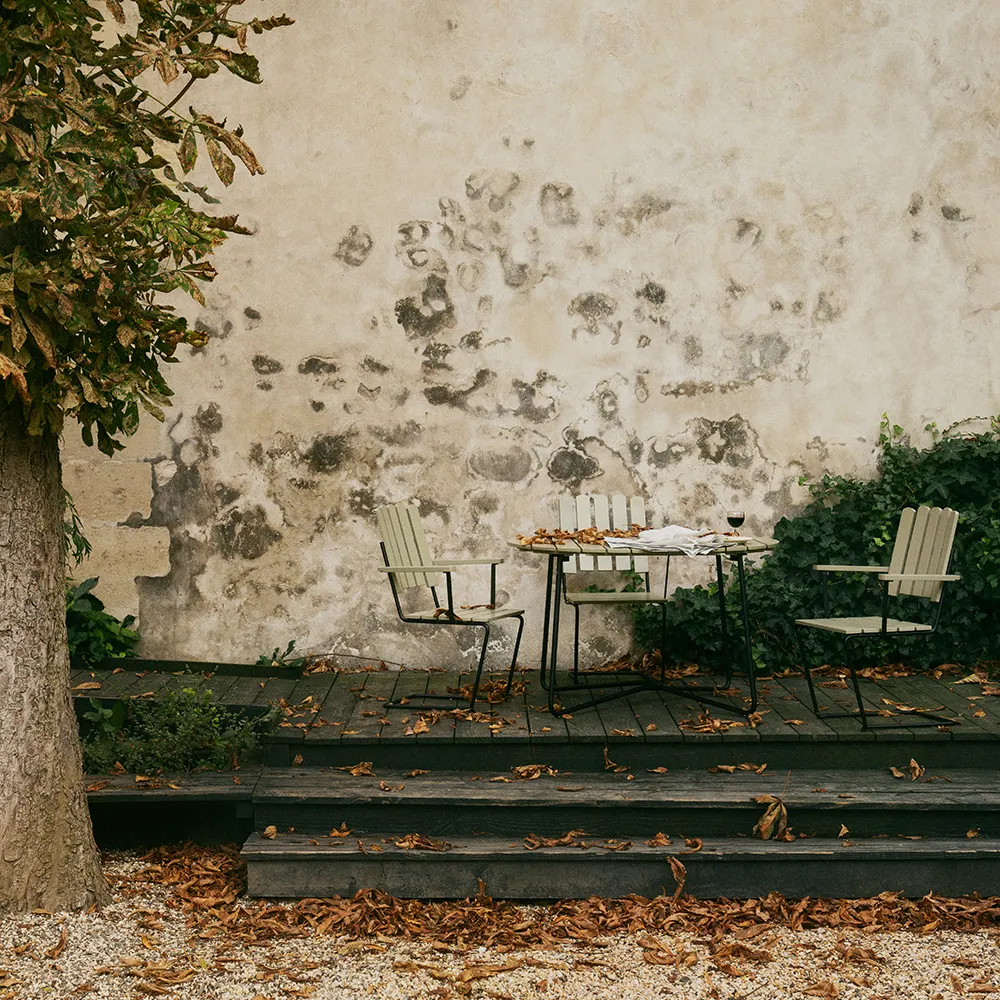 Bord 9A 100 Grønlakeret eg / sort stativ