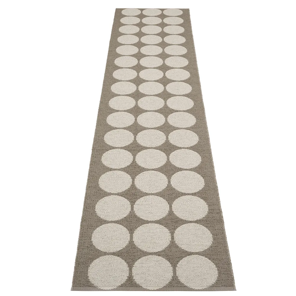 Pappelina, Hugo taeppe Walnut/ Linen 70 x 320 cm