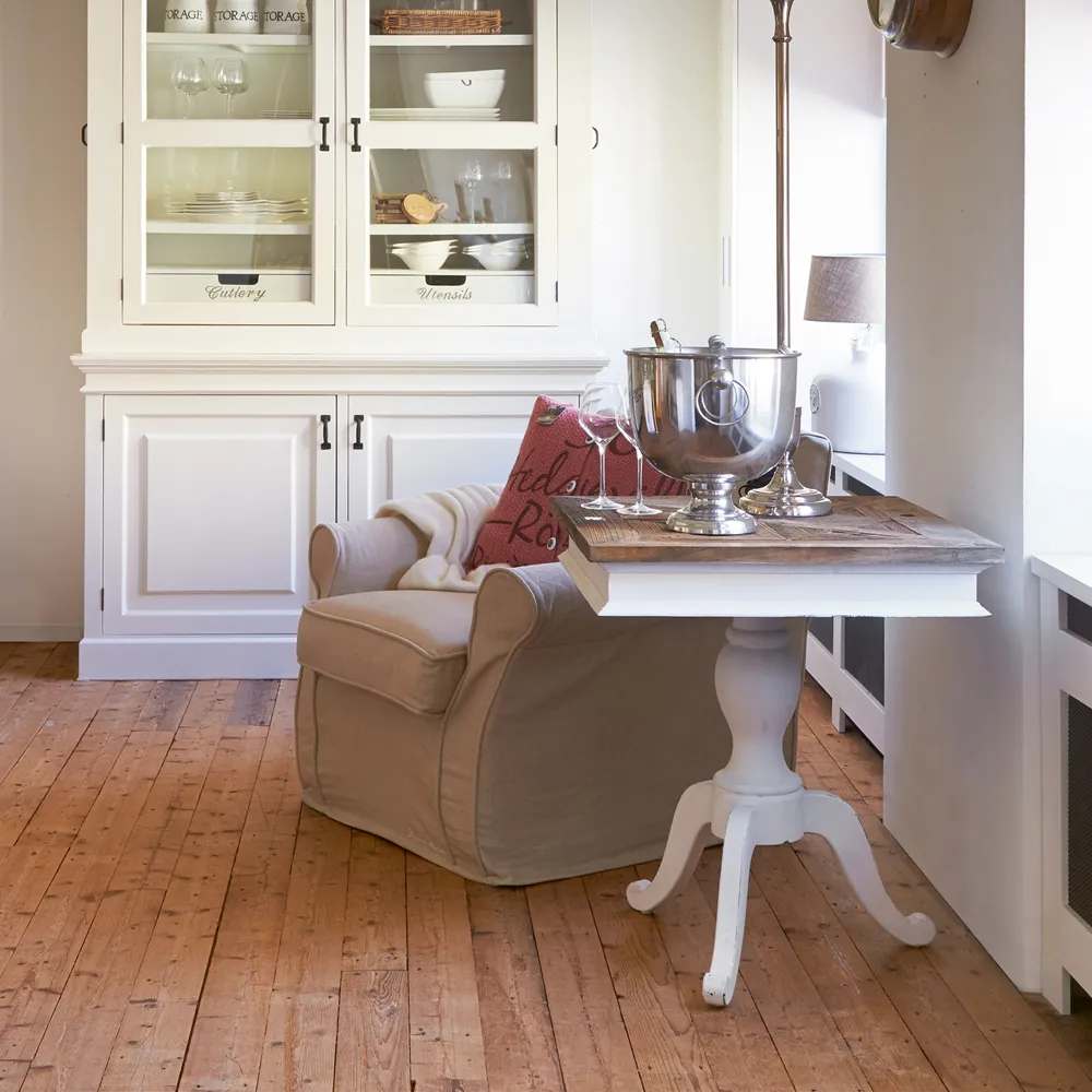 Château Belvédère 
sidebord, 70x70 cm