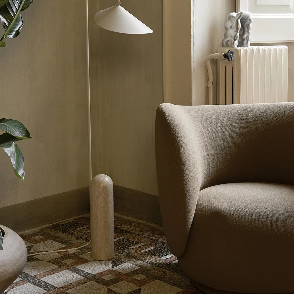 Justerbar Gulvlampe med Travertinfod Arum Cashmere