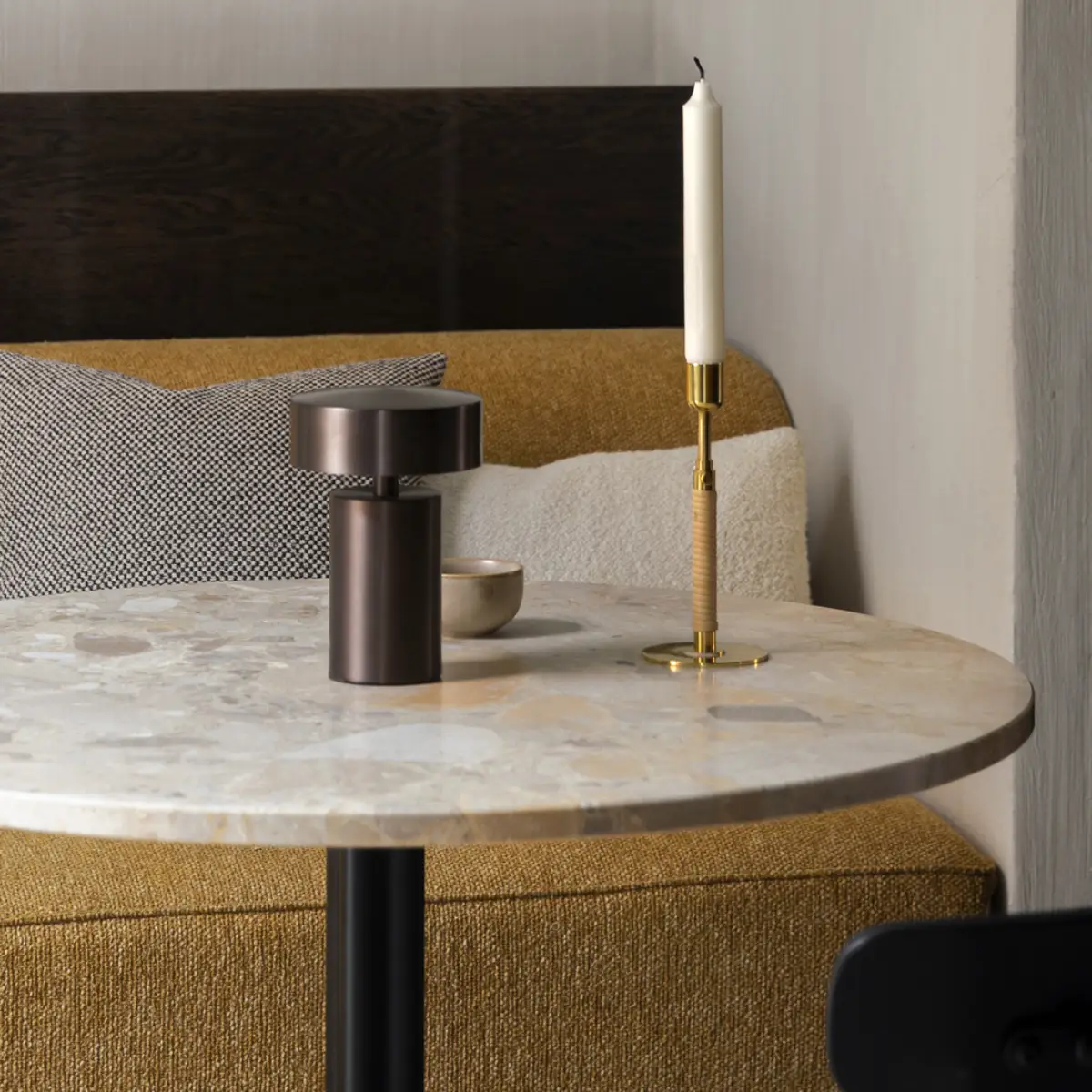Column Bærbar lampe i bronzefarvet aluminium