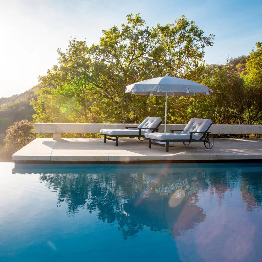 Solseng med armlæn aluminium sort 