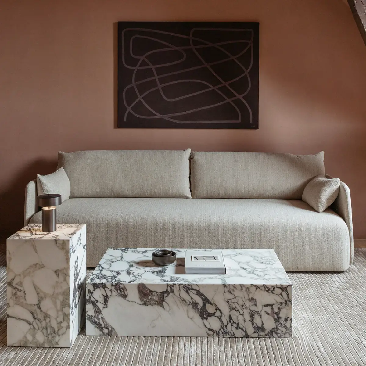Plinth sofabord i marmor, lavt, Calacatta Viola