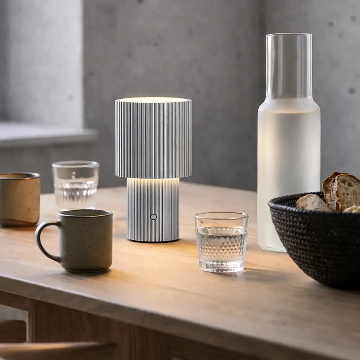 Iluma bærbar bordlampe Ø12,2 x H22,1 cm Metal sølv