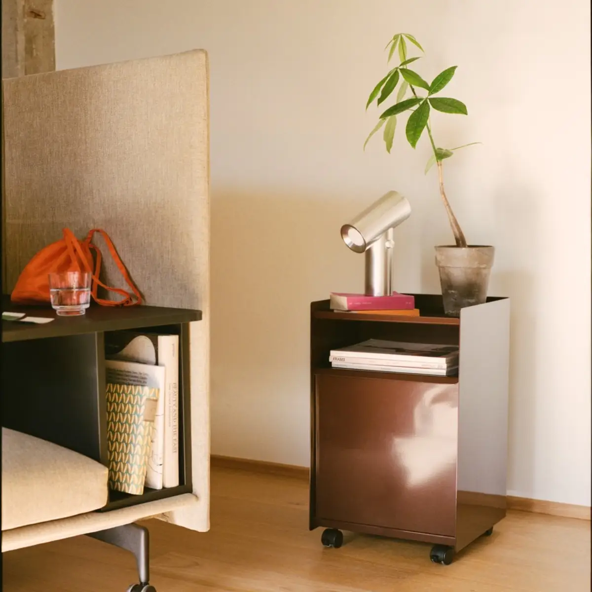  Folded Trolley H 61,5 cm med skuffe – mørkerød Muuto
