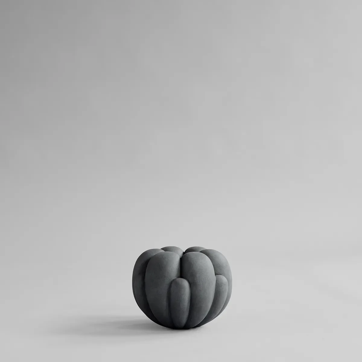 Håndlavet vase Bloom Petit Dark Grey H18 cm