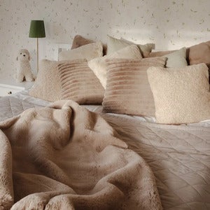 Stribet ornamental pude 45x45 cm Taupe
