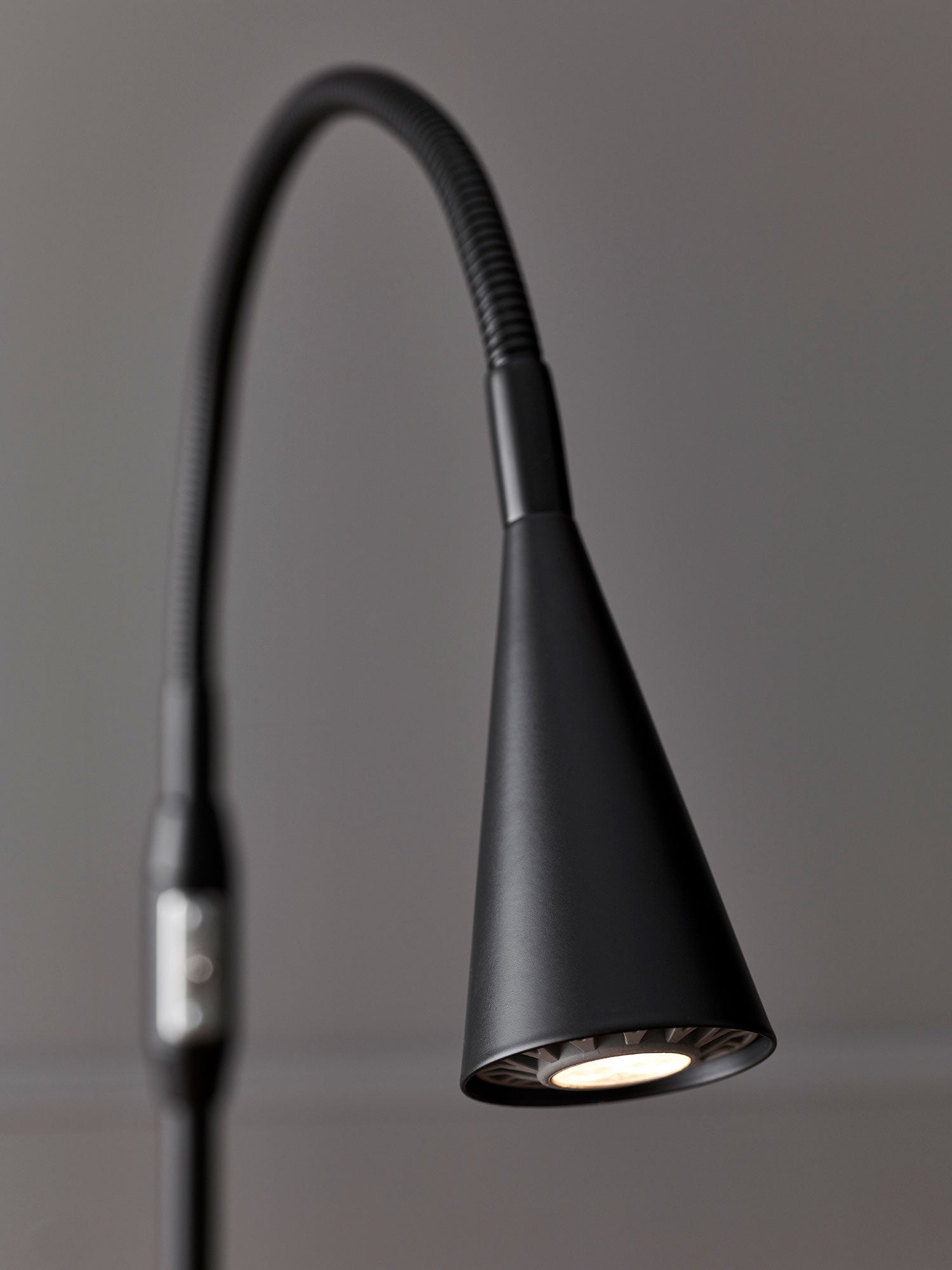 Ledro gulvlampe mat sort Mr16 inkl. lyskilde