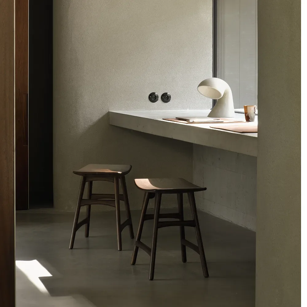 Osso Skammel Brun lakeret teak