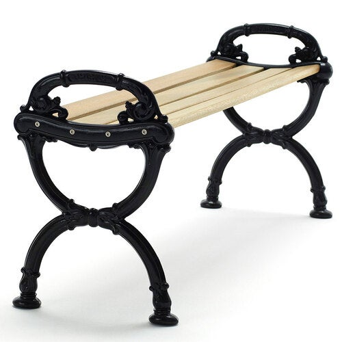 Byarum bænk/ender: sort træ: imprægneret fyrretræ