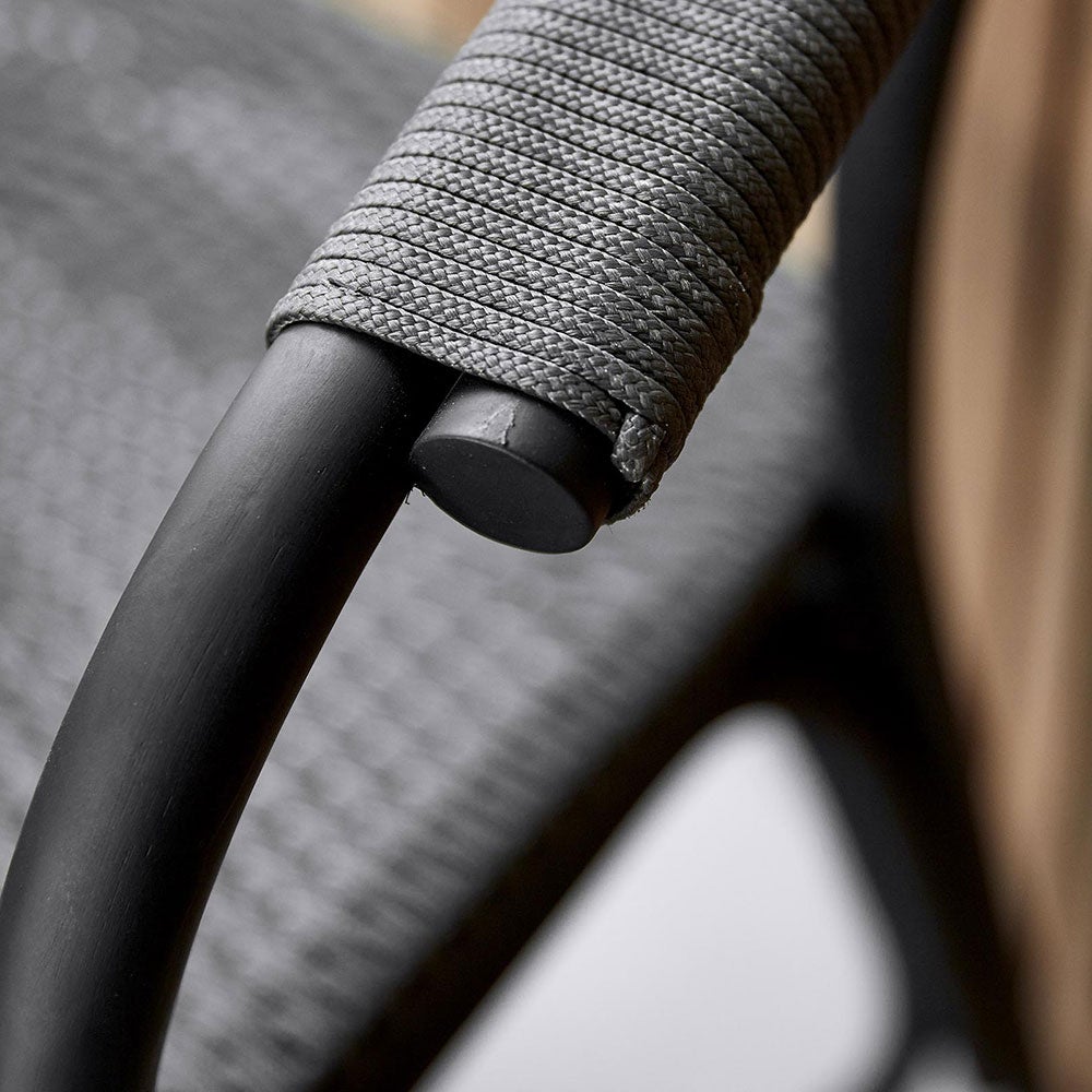 Noble lænestol i rattan sort