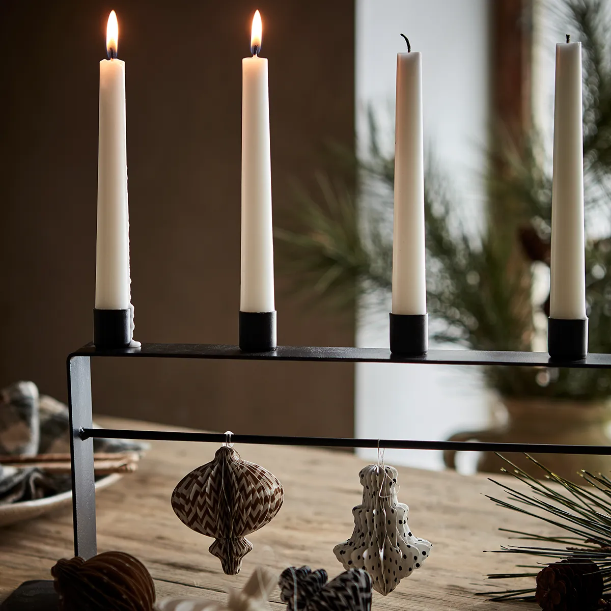 Lysestage Thomas Sort