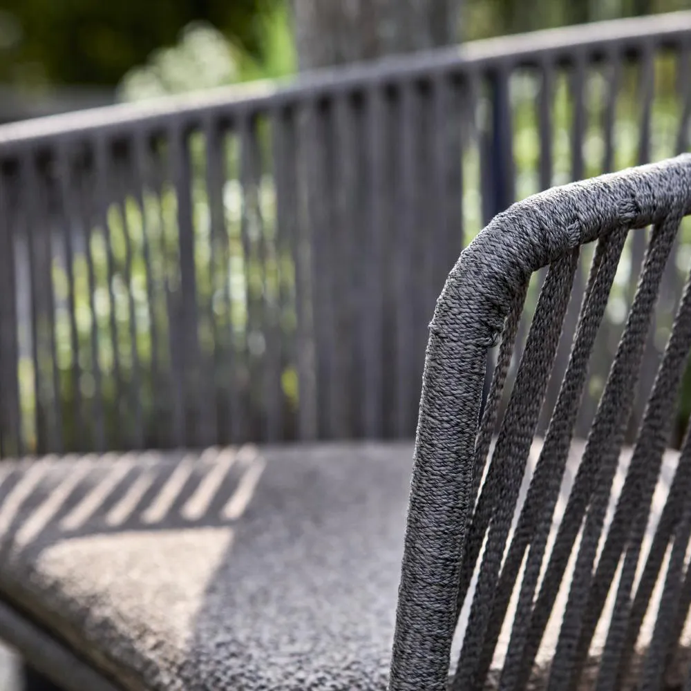 PIATTO Stol med armlæn - Raw Peanut / Sort