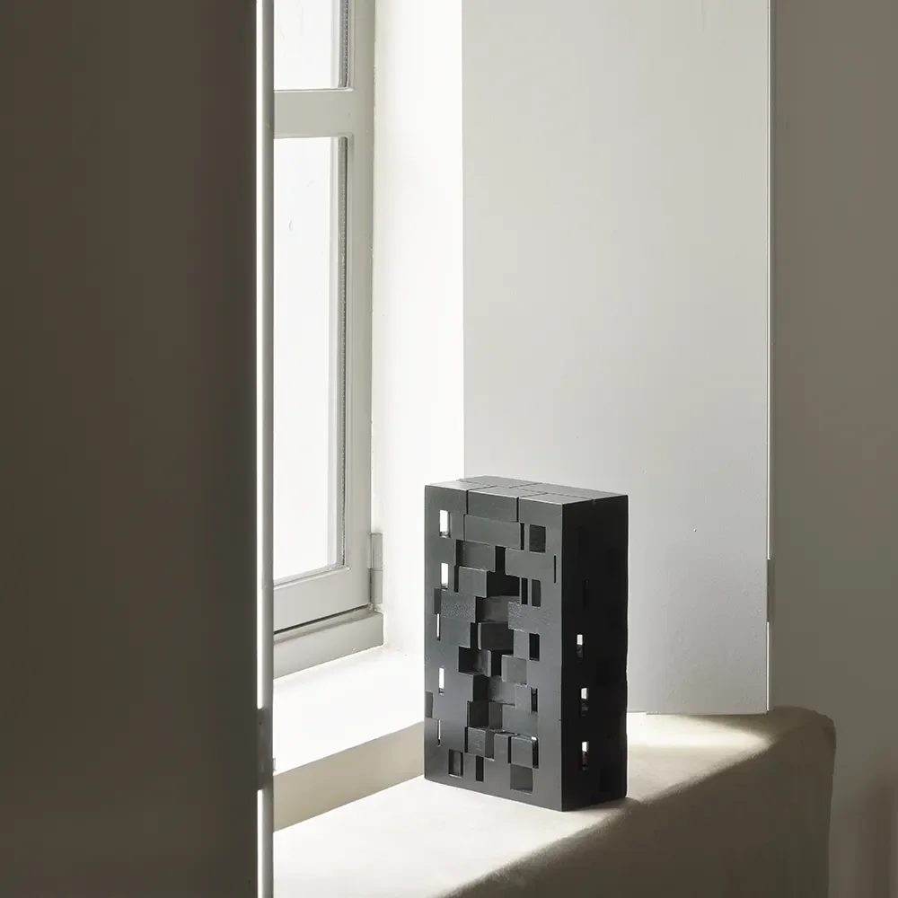 Urban House skulptur sortlakeret mahogni