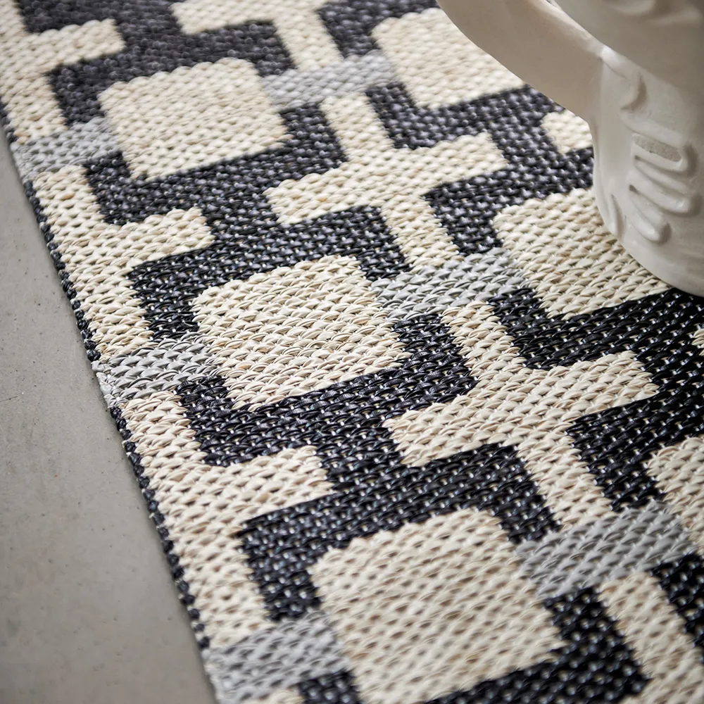 Tom tæppe Black/Cream/Warm Grey 70 x 180 cm