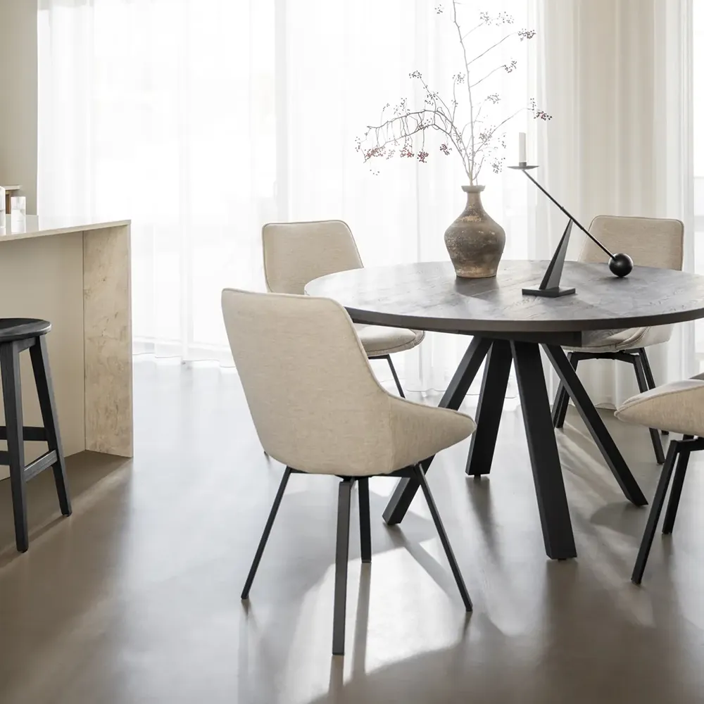 Alison stol lysebeige stof/ben i sort metal