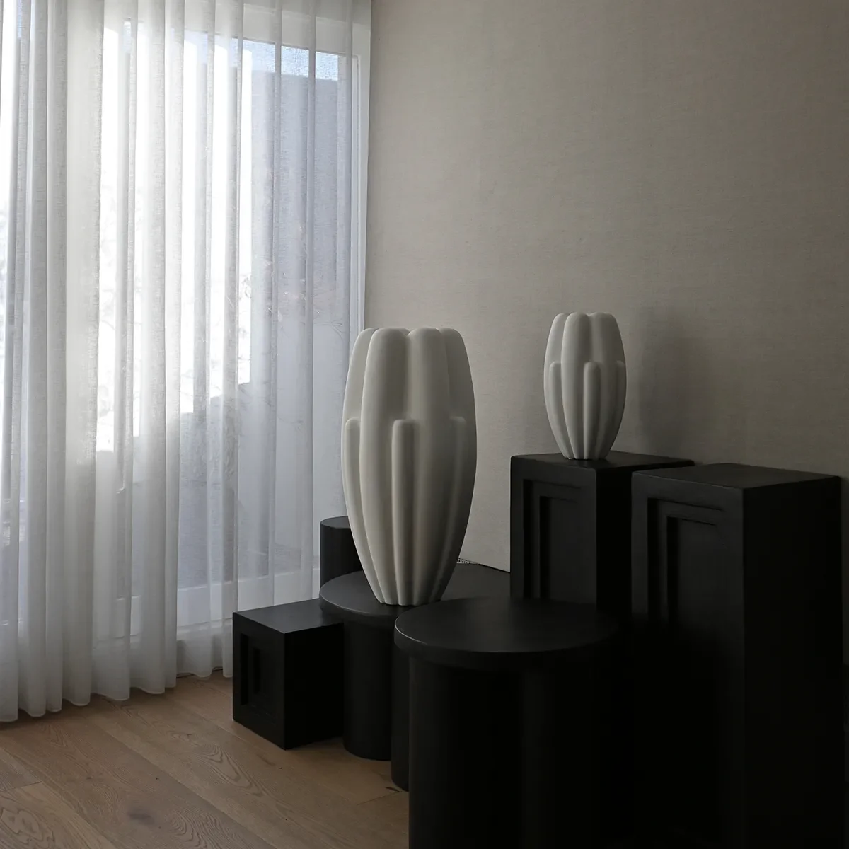 Håndlavet vase Bloom Slim Big Bone White H68 cm