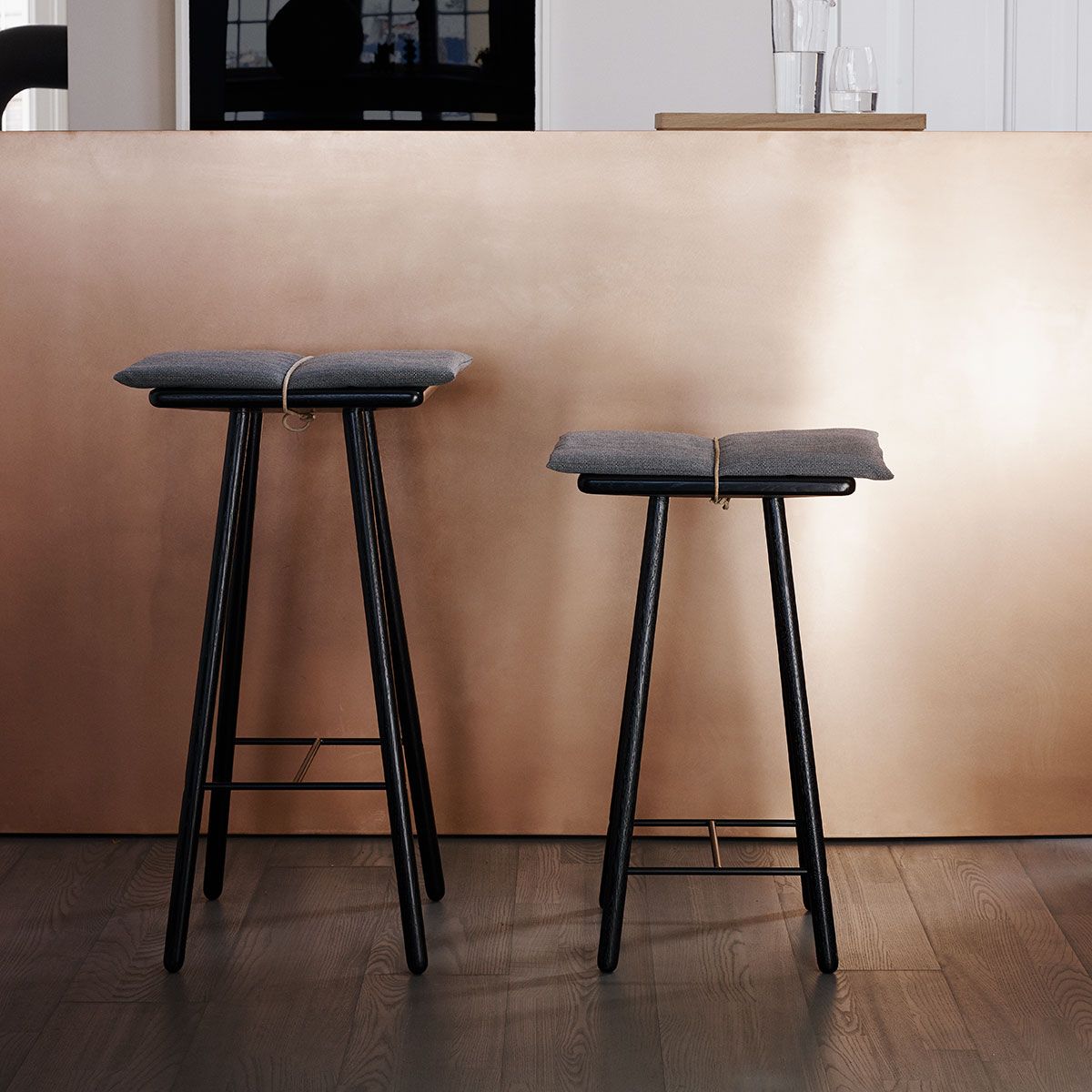 Georg barstol i sort eg