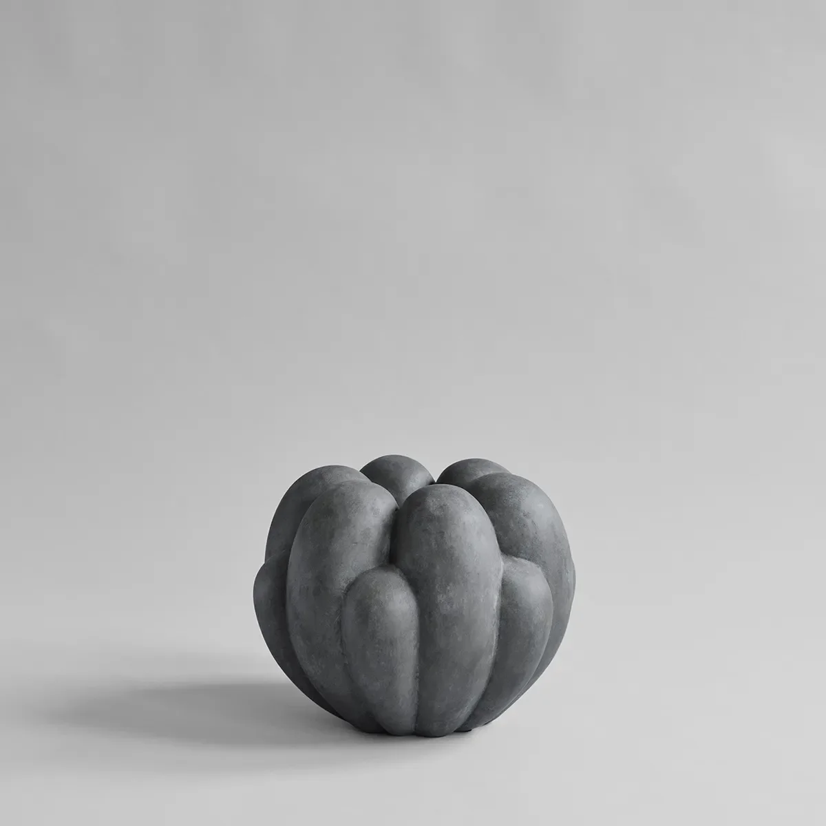Håndlavet vase Bloom Mini Dark Grey H27 cm