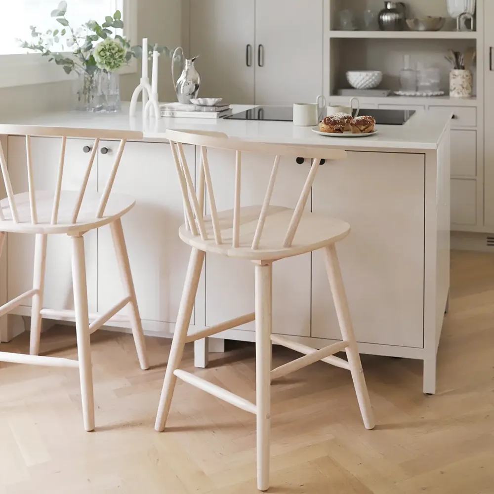 Carmen barstol hvidpigmenteret