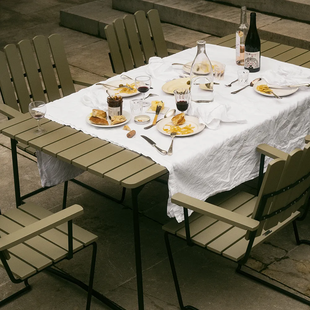 Bord B31 170 Grønlakeret eg / Sort stel