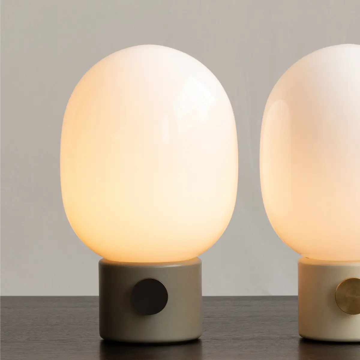 JWDA Bordlampe Stål Alabasthvid Lille