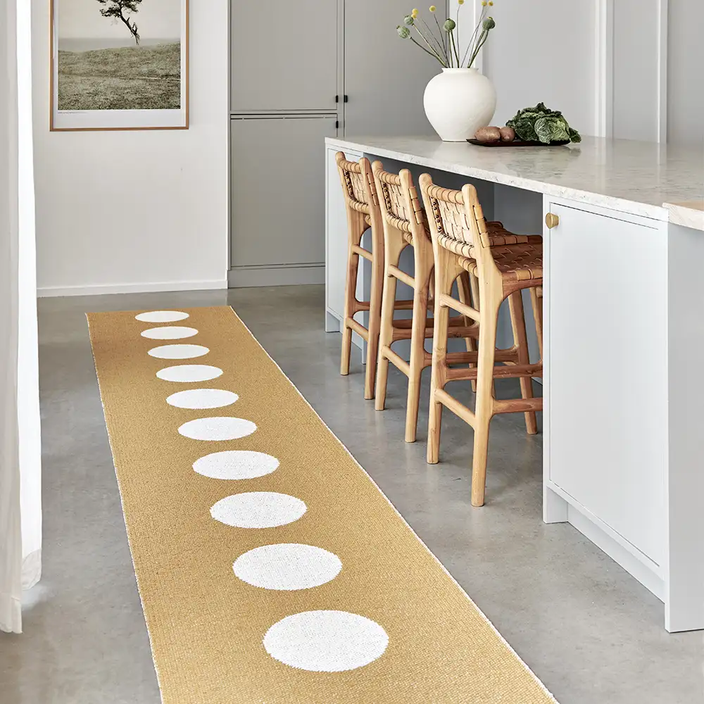 Pappelina, Vera tæppe 70x225 cm ochre / vanilla