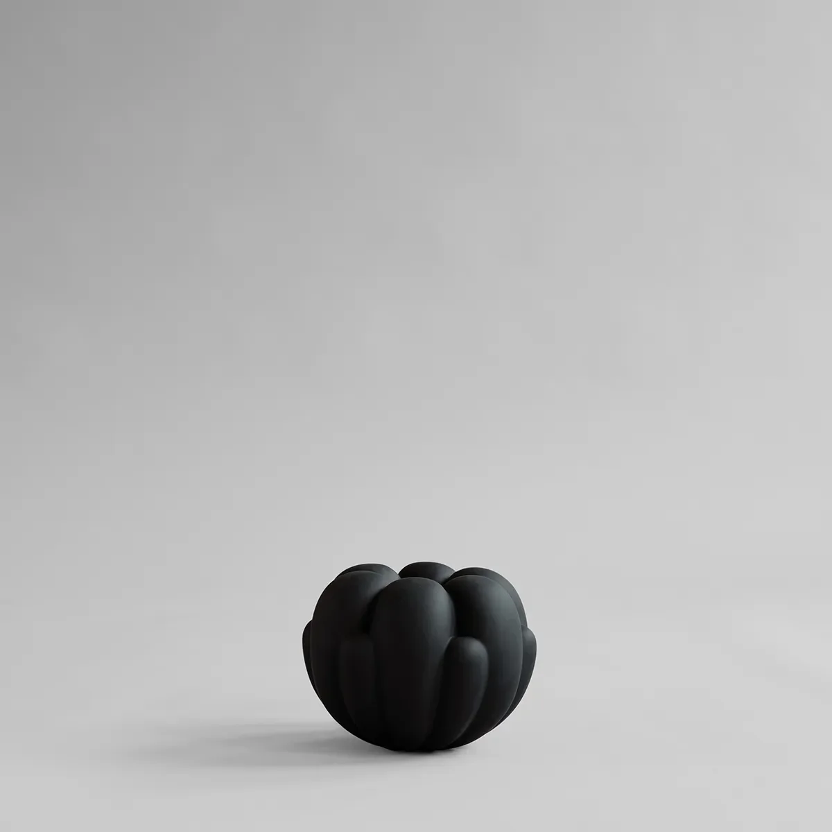 Håndlavet vase Bloom Petit Black H18 cm