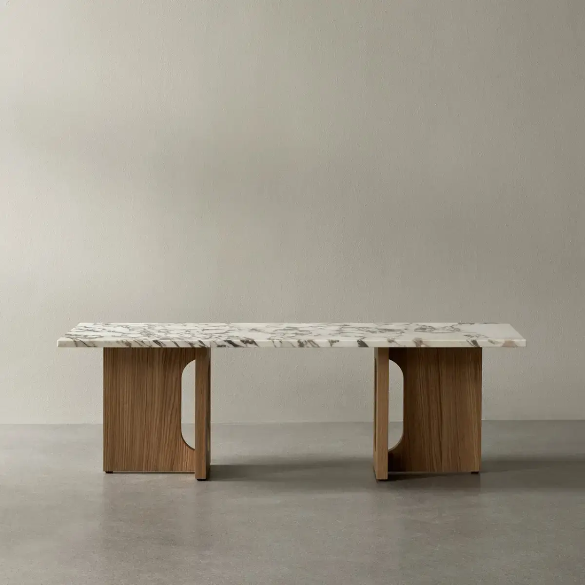 Androgyne sofabord i eg/marmor Calacatta, bratsch