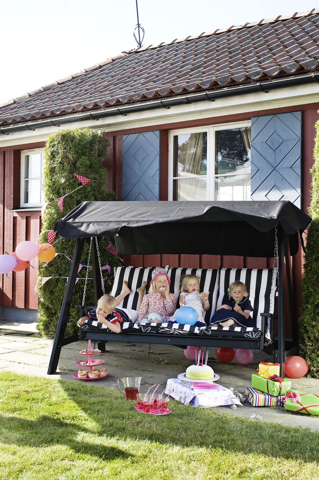 Kornhult Hængesofa Sort Fyrretræ Brafab