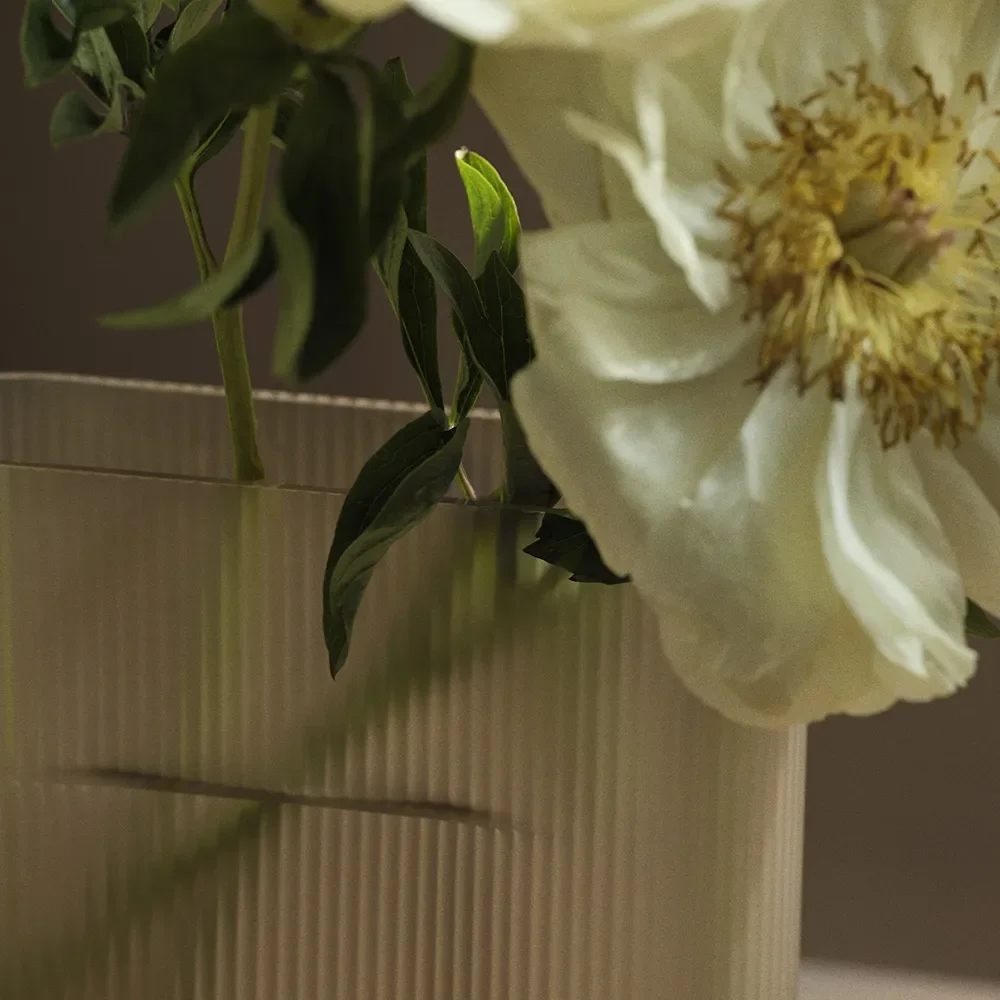 Ridge Vase H: 16,5 cm Taupe Frosted