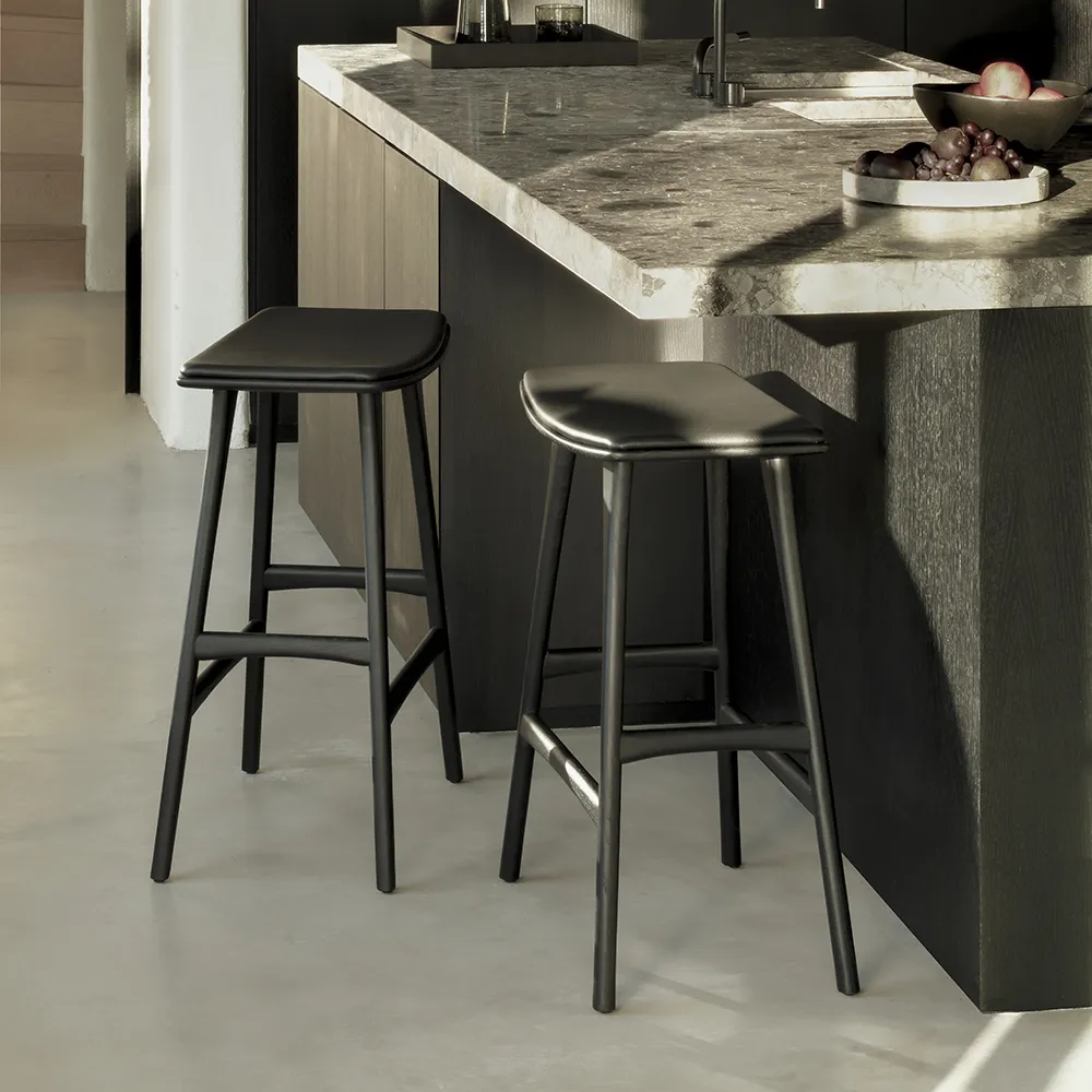 OssoBarstol Lav Sortlakeret eg/Black leather