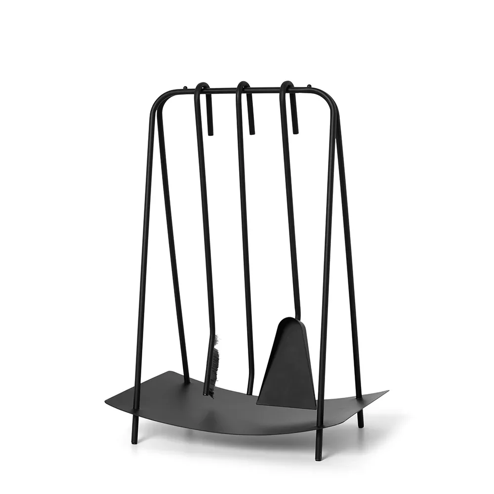 Port Fireplace Tools, sort fra Ferm Living - Jacobsen Plus
