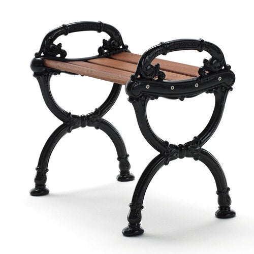 Byarum skammel ender: sort / træ: olieret mahogni