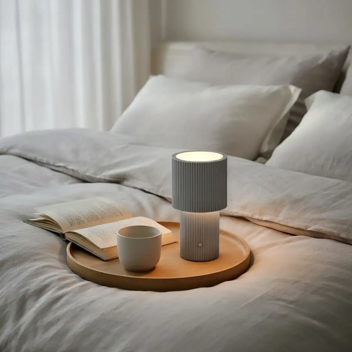 Iluma bærbar bordlampe Ø12,2 x H22,1 cm Metal sølv