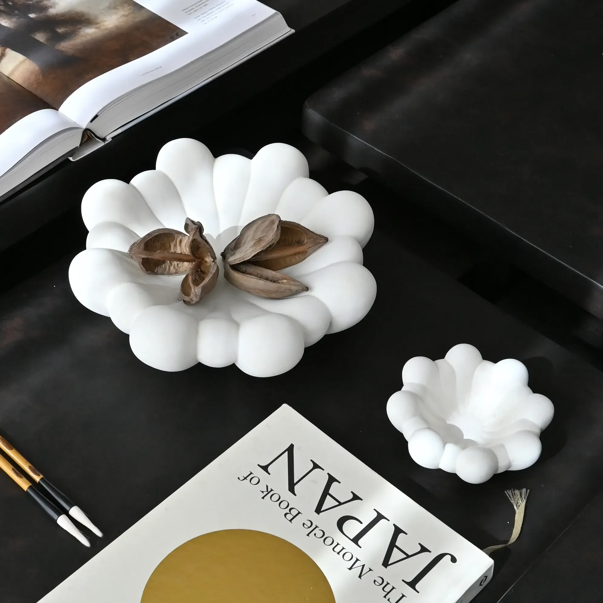 Håndlavet Dekorationsskål Bloom Bone White Ø 28,5 cm